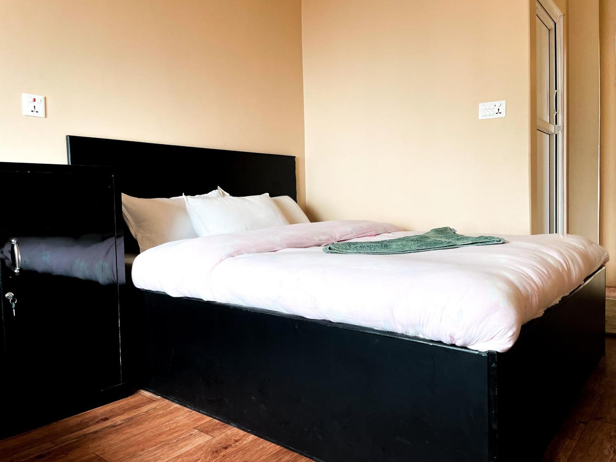 Yuriko Guest House Pokhara Zewnętrze zdjęcie